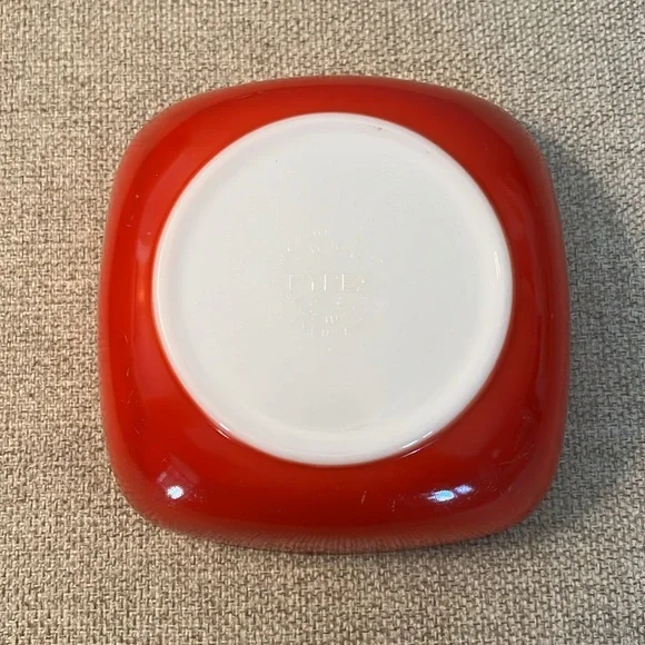Vintage Pyrex 1.5 Quart Ovenware Red - Picture 10 of 11